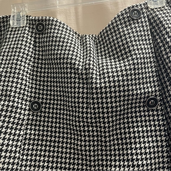 Black and White Houndstooth Wrap Skort with Faux Button Details NWOT - Picture 8 of 15